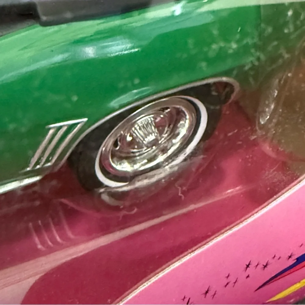 RARE Greenlights “Bewitched” 1969 Green Camaro 1:24 scale - Picture 8 of 9